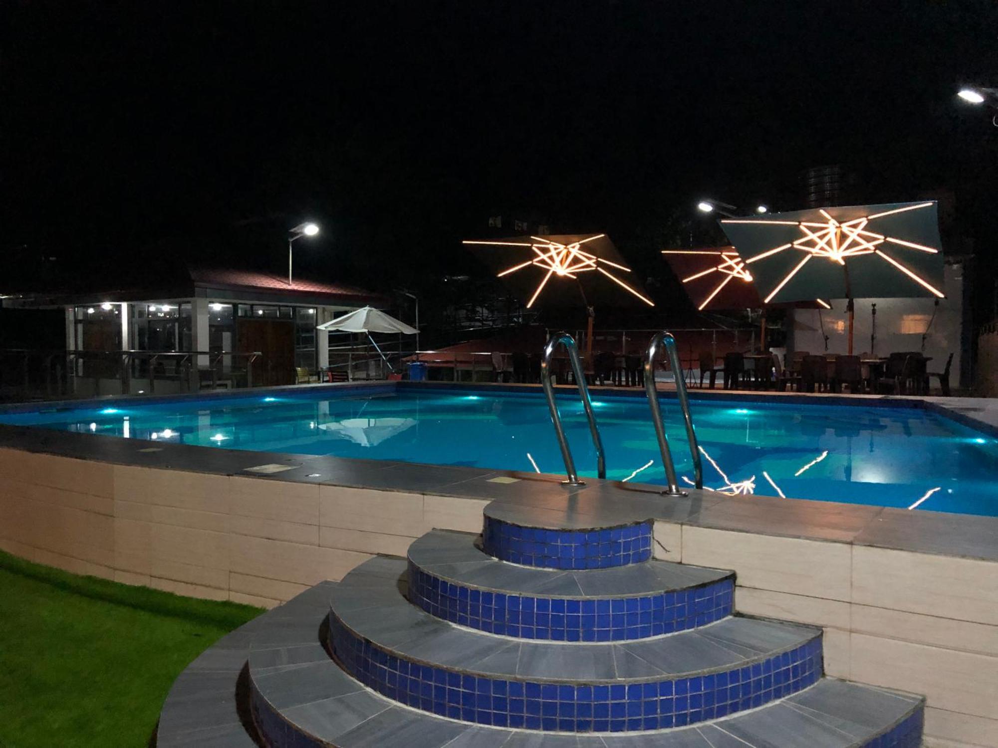 קורון Sky Garden Hotel מראה חיצוני תמונה