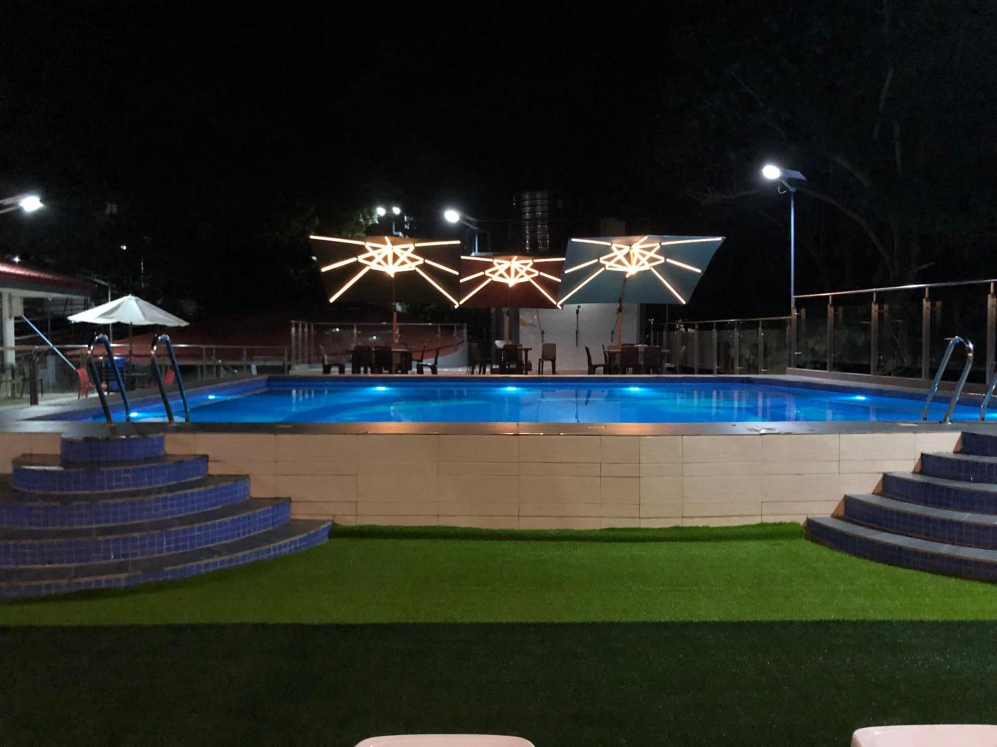 קורון Sky Garden Hotel מראה חיצוני תמונה
